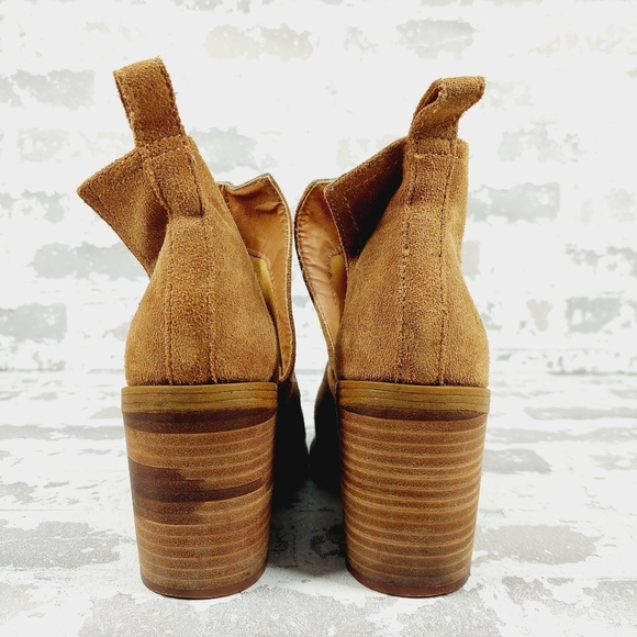 Steve Madden Sharini Tan Suede Cut-Out Notch Block Heel Ankle Booties H936 - Picture 6 of 12